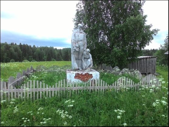 Памятник землякам, погибшим в годы гражданской и Великой Отечественной войны