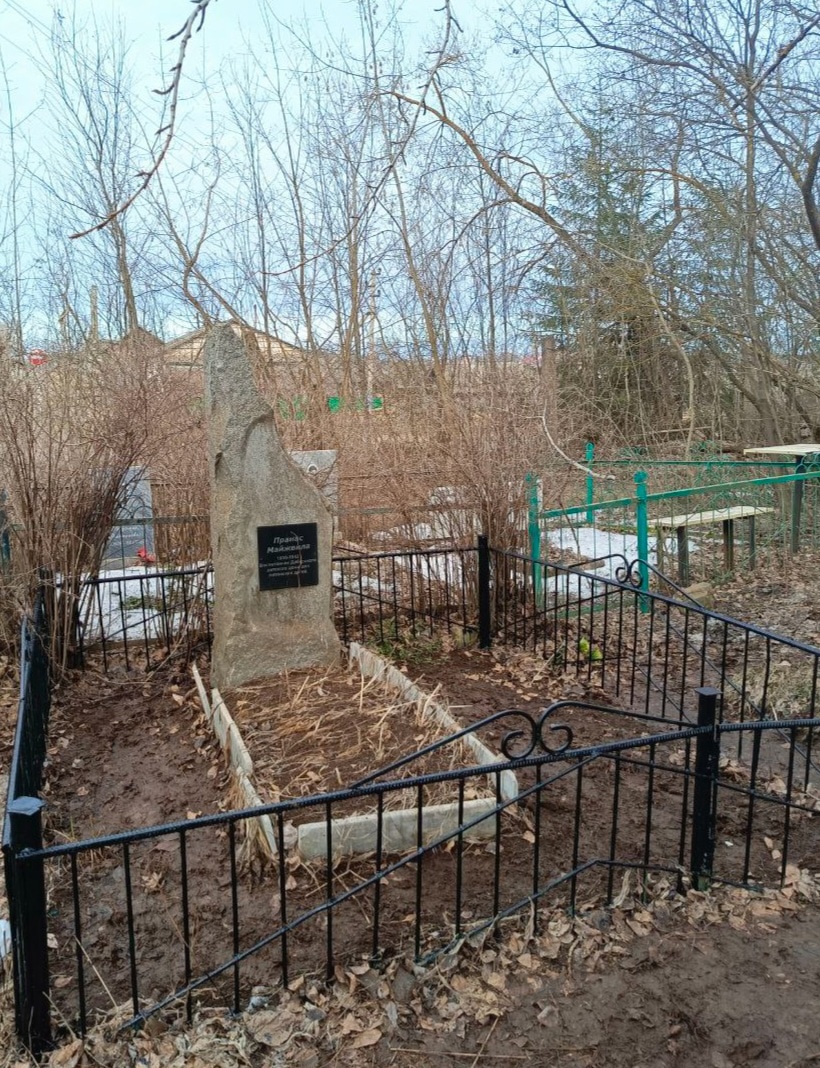 Памятник на могиле литовского мальчика