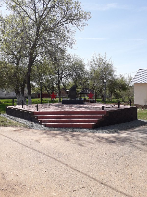 Памятник Защитникам Отечества п. Борок