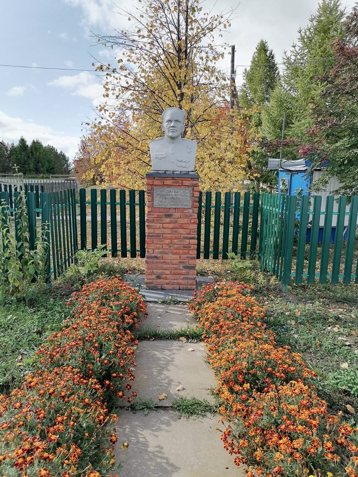 Бюст Героя Советского Союза И.В.Маслова