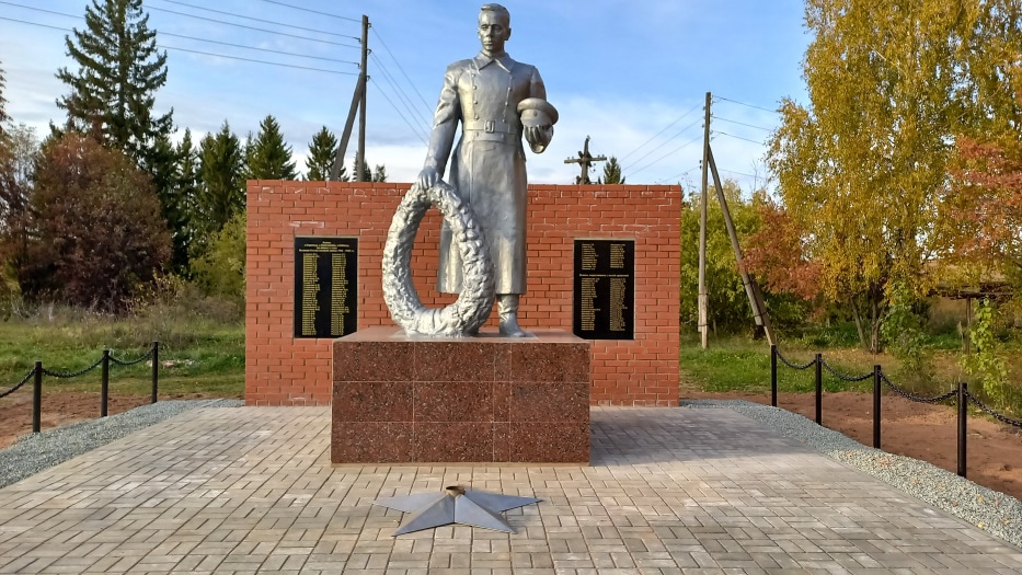 Памятник землякам, погибшим в годы Великой Отечественной войны (