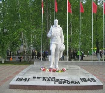 Памятник на заводе 
