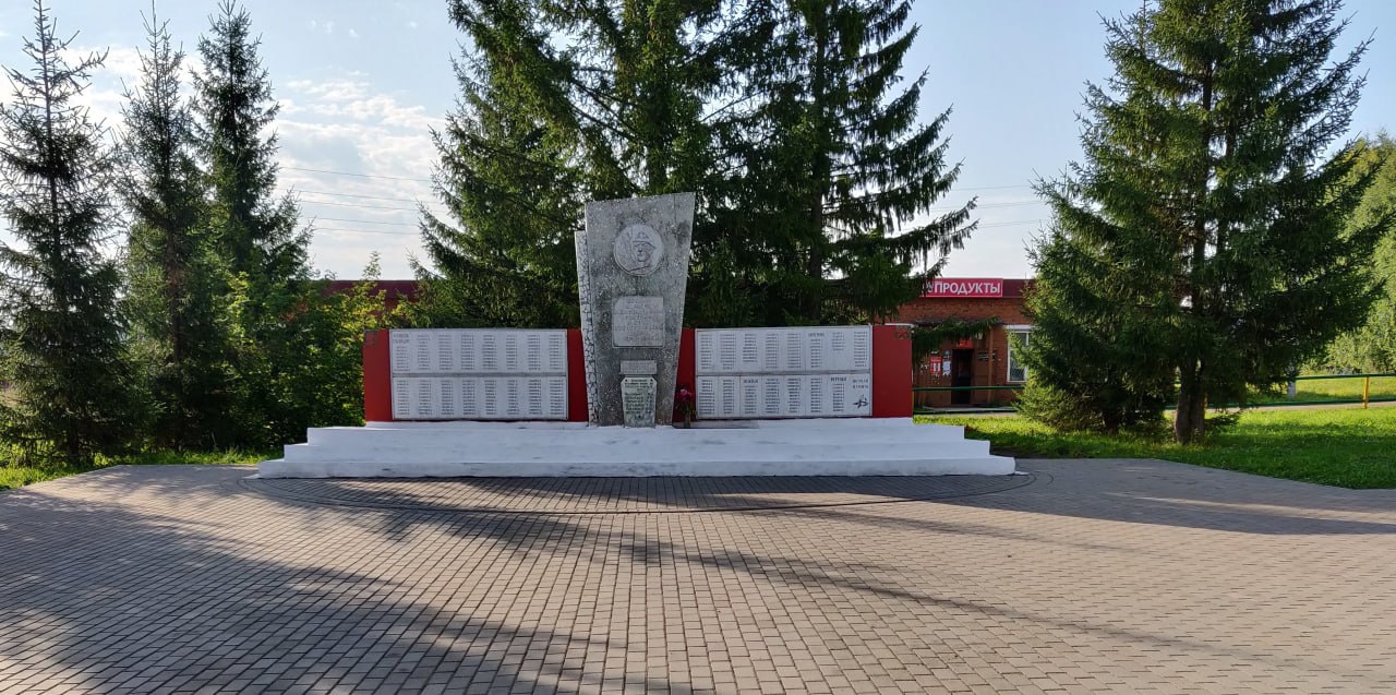 Памятник землякам, павшим в годы гражданской и Великой Отечественной войны
