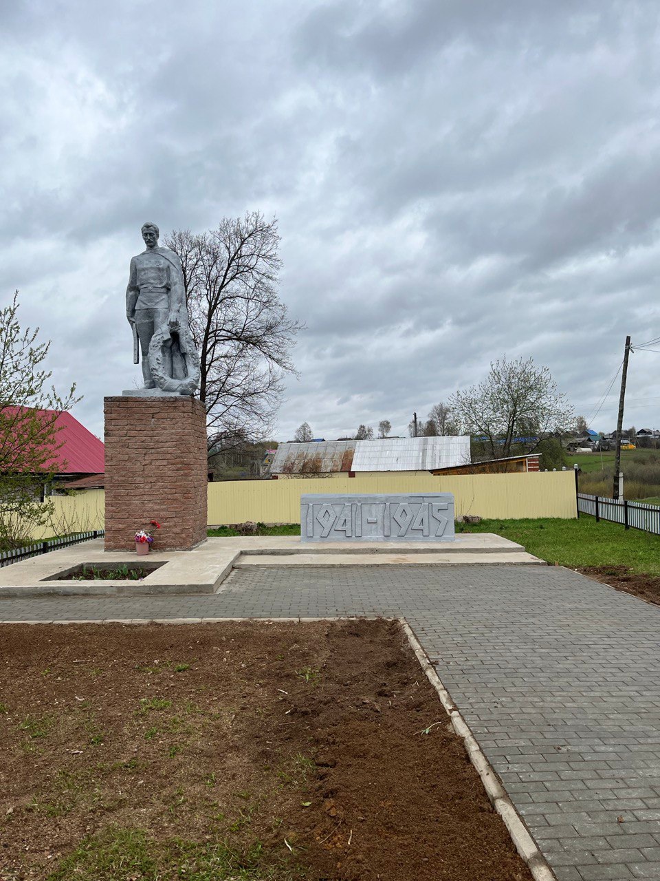 Памятник землякам, погибшим в годы Великой Отечественной войны (