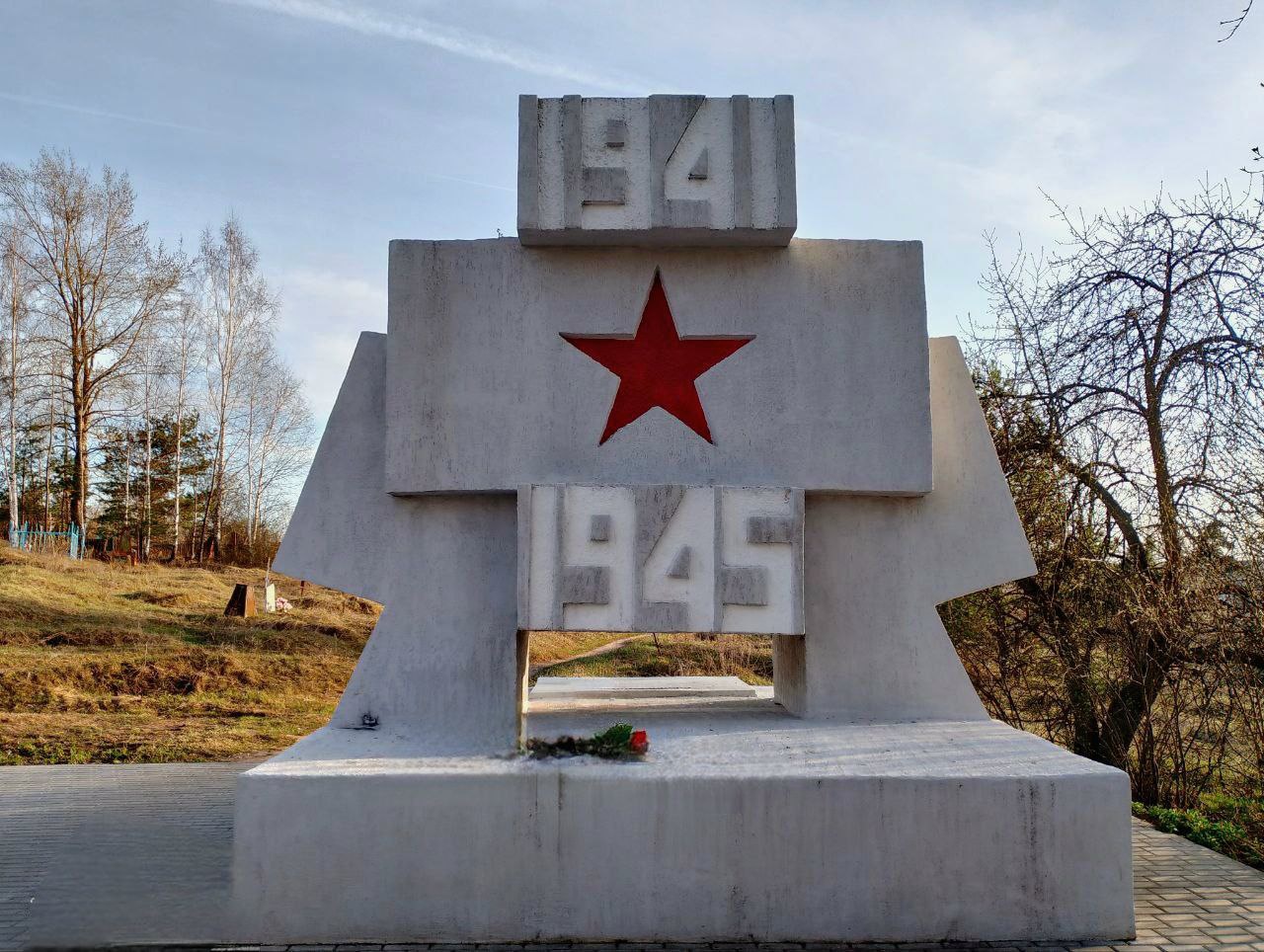 Памятник воинам, умершим от ран в госпиталях г. Воткинска в 1941-1945 гг.
