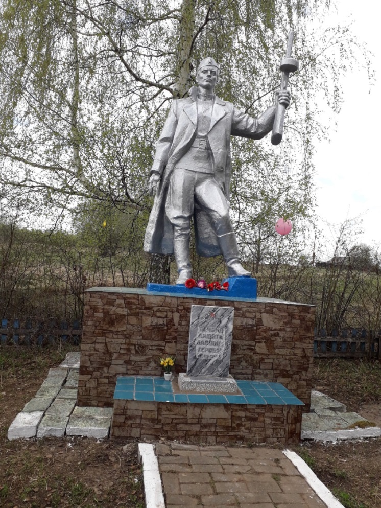 Памятник погибшим в годы Великой Отечественной войны 1941-1945 гг. жителям деревень Малая Итча, Большая Итча, Вожьяк